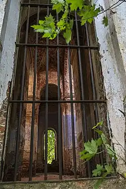 Вид через окно