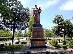 Братская могила погибшим в годы ВОВ в парке Горняков