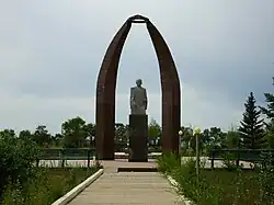 Памятник К. Карасаеву