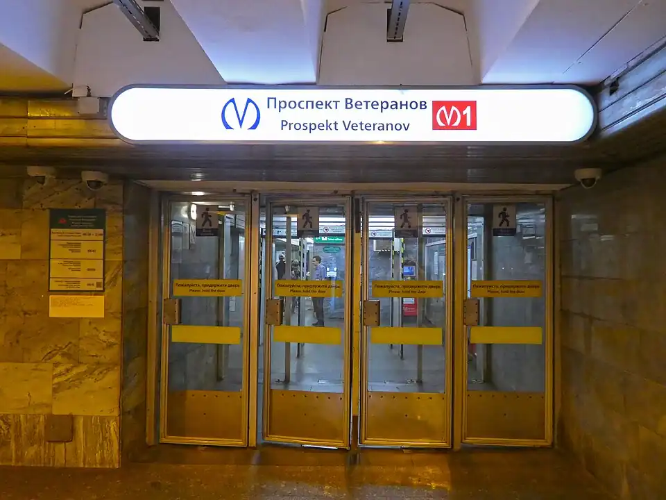 Вход в восточный вестибюль