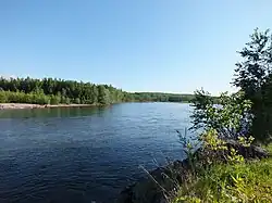 р. Гур. Река Юли левый приток р. Гур, в верховьях которой упал В-29. Основная часть экипажа покинула борт над поймой р. Анюй. Командир и бортовой стрелок покинули борт в пойме рект Хосо, в устье которой были спасены советской поисковой группой.