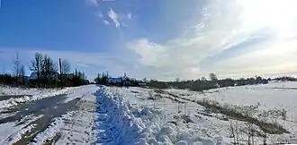 Панорама деревни. Справа — пойма реки Псижа