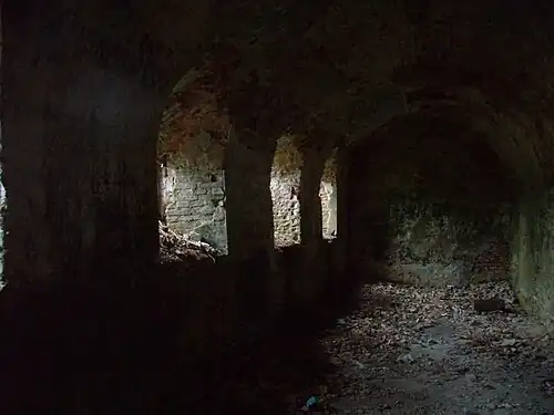 Внутри романтических руин