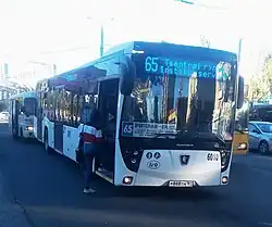 НефАЗ-5299-40-52  на остановке «Площадь Ленина»