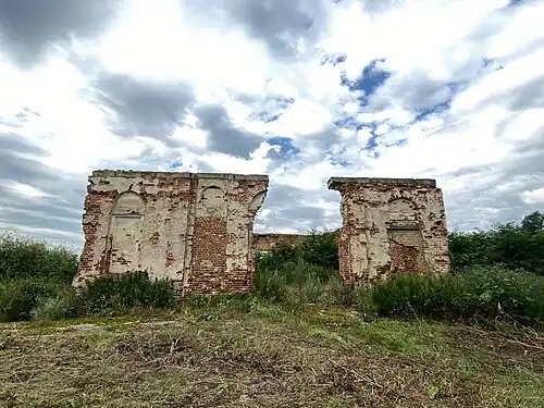 Руины храма, в котором был крещён Л. А. Загоскин