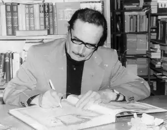 Писатель Георгий Свиридов за работой