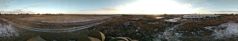 Деревня Секирино Зимой, возле коровника. Чтобы найти деревню посмотрите на левую сторону фотографии.