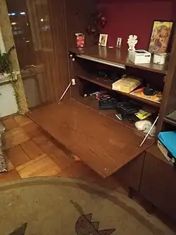 Секретер в мебельной стенке