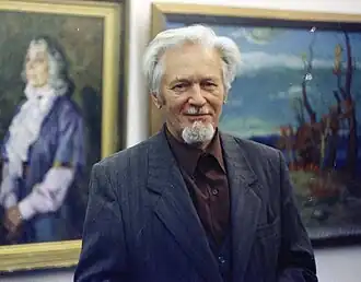 На выставке своих картин, 2003 г.