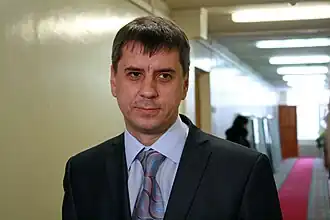 Сергей Андреев после выдвижения на выборах мэра в холле избирательной комиссии