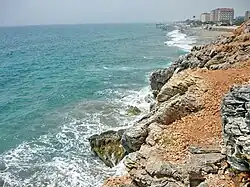 Скалистый берег в Конаклы