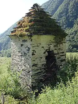 Средневековый склеп