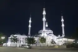 Справа дом для омовения