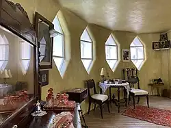 Спальня Дома Мельникова, май 2020 года