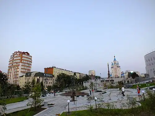 Вид из парка Славы на стелу и Успенский собор.