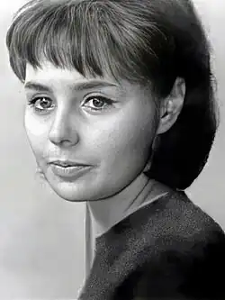 Мария Стерникова (Лидия Сергеевна) в фильме Эдуарда Гаврилова и Валерия Кремнёва «Мимо окон идут поезда» (1965)