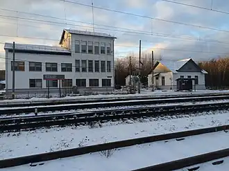 Пост ЭЦ и бывший вокзал.