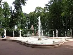 Гербовый фонтан в Летнем саду, где Пётр Кокорин совершил самоубийство