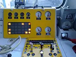 Пульт управления в кабине тепловоза