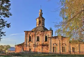 Церковь Троицы Живоначальной (май 2012)