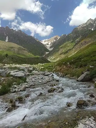 долина Оби Сафед, Ходжаобигарм, Варзоб, Таджикистан, июнь 2018