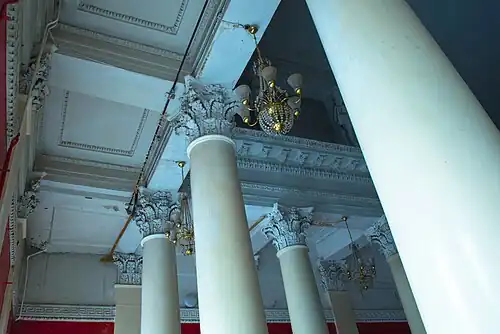 Колонный зал. Капители колонн.