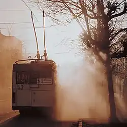 Троллейбус марки ЗиУ следует по улице Новоторжской. Движение троллейбусов было прекращено в Твери в апреле 2020 года.