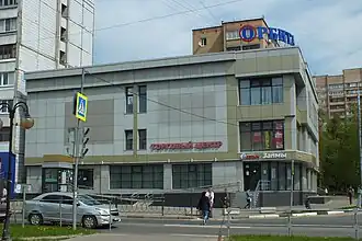 Торговый центр «Орбита» на пересечении проезда и улицы Ворошилова (проезд — параллельно фотографии)