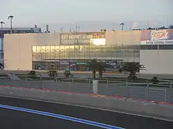 Тренировочный центр для фигурного катания, ныне Центр фигурного катания Волосожар и Транькова, на переднем плане трасса «Формула-1»