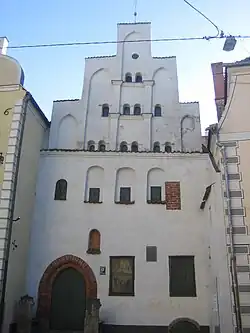 Маза Пилс, 17