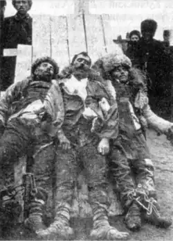 Убитый абрек Кири Буба (в центре) с товарищами. Осень 1913 года. Фото из архива А. К. Аликберова.