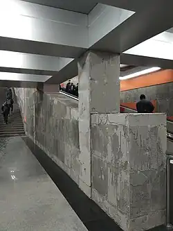 Убранная облицовка станции. 5 марта 2019