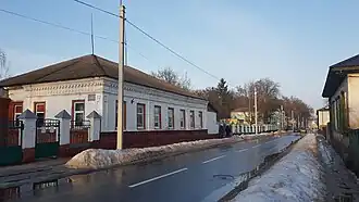 начало улицы, слева дом № 10