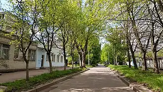 вид в направлении улицы Олега Кошевогослева отделение связи № 29 (дом № 15)справа территория «171-го завода»