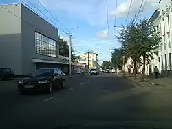 на пересечении с улицей Театральной