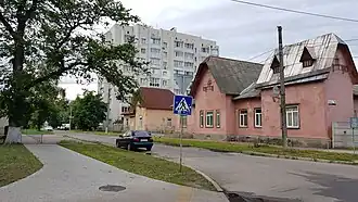 начало улицы: усадебные дома №№ 1/36 и 1