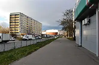 Улица Сыртлановой со стороны проспекта Победы (ноябрь 2018)