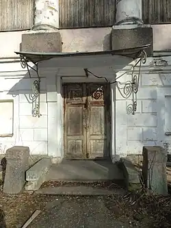 Одна из дверей в усадьбе (2014)