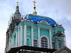 Строящийся храм в 2011 году