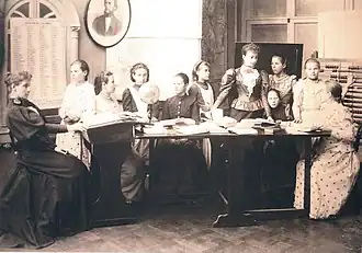 Класс воскресной школы Х. Алчевской в Харькове. 1900