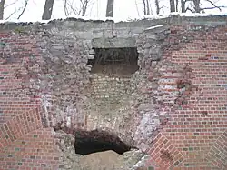 Следы разрушений от штурма форта в 1945 году