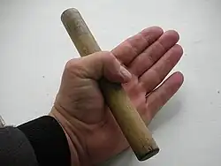 Хват оружия для нанесения ударов пальцами или кулаком