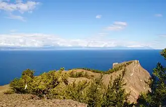 Вид с мыса Хобой на полуостров Святой Нос по ту сторону Байкала