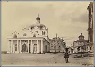 Архитектурный ансамбль Рязанского кремля: Христорождественский собор, Архиерейский дом, Архангельский и Успенский соборы. Около 1900 года.