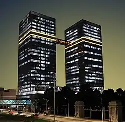 Пэдвей на уровне 22-го этажа между двумя небоскрёбамибизнес-центра Skylight, Москва