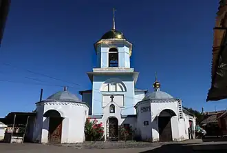 Вид на колокольню церкви