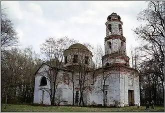 Храм в мае 2005