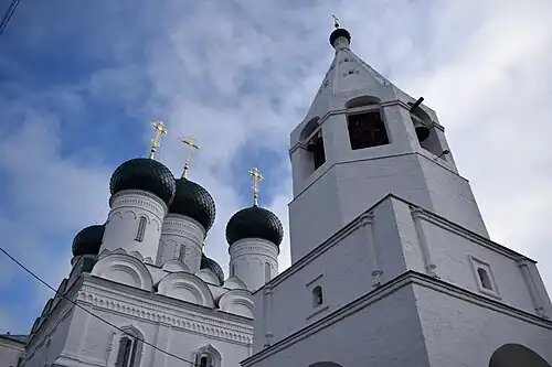 Колокольня и главы.