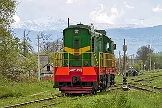 ЧМЭ3Т−6585 в окраске, близкой к заводской (вид на большой капот)