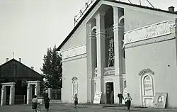 Дом культуры и вход в парк